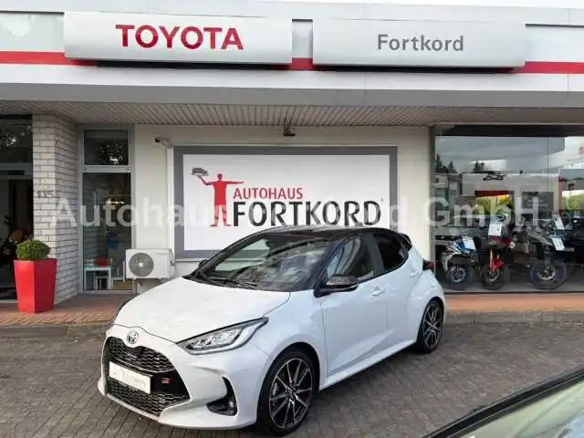 Toyota Yaris 1.5 Hybrid GR Sport - Navi., LED, HuD, SZ, ...