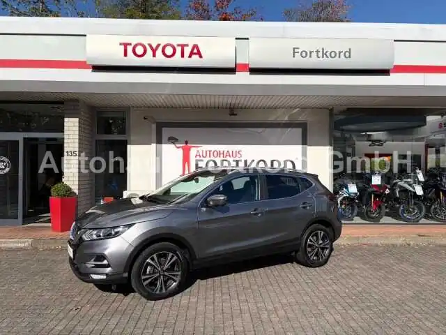 Nissan Qashqai 1.3 DIG-T DCT N-CONNECTA - Navi, Pano, PDC